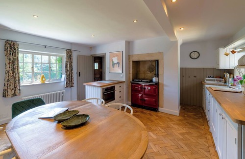 Claverton Cottage | Private countryside cottage, sleeps 7, just 10 mins from historic city of Bath.