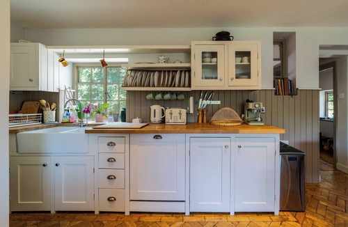 Claverton Cottage | Private countryside cottage, sleeps 7, just 10 mins from historic city of Bath.