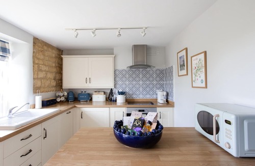 Bourton-on-the-Water Cottage | Private Location in Bourton | Two Private Parking