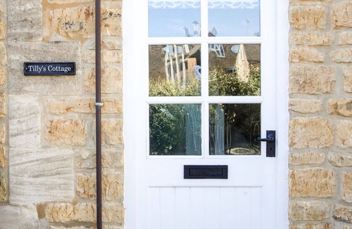 Bourton-on-the-Water Cottage | Private Location in Bourton | Two Private Parking