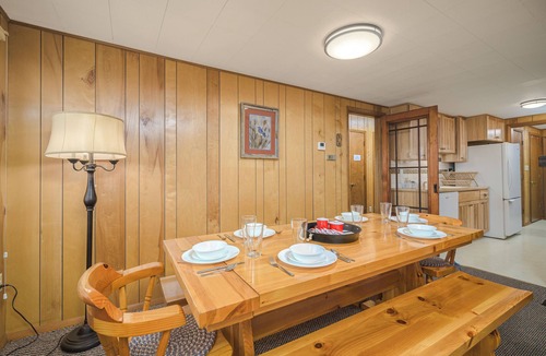 Rumely Cottage | Private Lakefront, Aquapark Access, Wood-Fired Sauna, Kayaks, Playset, Garage