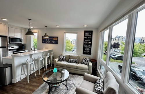 Traverse City Condo | Private Rooftop! BayView&Town2 Lake Michigan Views. Walk to Beach AND Dining!