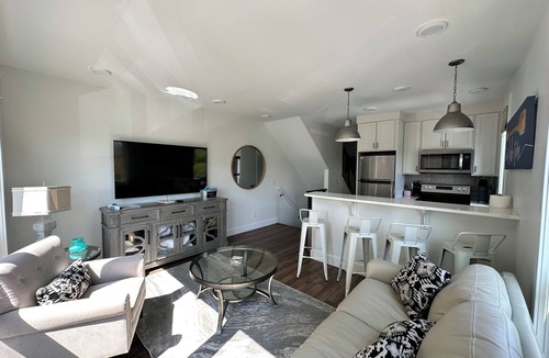 Traverse City Condo | Private Rooftop! BayView&Town2 Lake Michigan Views. Walk to Beach AND Dining!