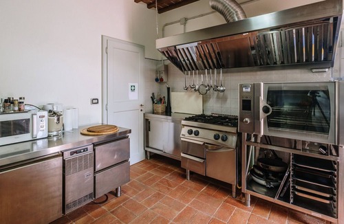 Castelnuovo Berardenga Villa | Private Villa with hot tub, private pool, A/C, WIFI, TV, patio, panoramic view, close to Siena
