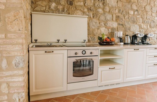 Castelnuovo Berardenga Villa | Private Villa with hot tub, private pool, A/C, WIFI, TV, patio, panoramic view, close to Siena