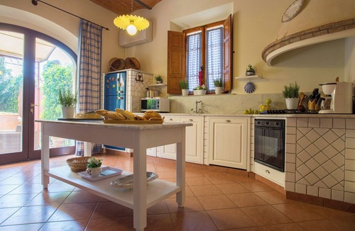 Fabbrica Villa | Private Villa with A/C, WIFI, hot tub, private pool, TV, patio, pets allowed, panoramic view