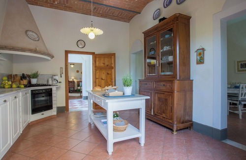 Fabbrica Villa | Private Villa with A/C, WIFI, hot tub, private pool, TV, patio, pets allowed, panoramic view