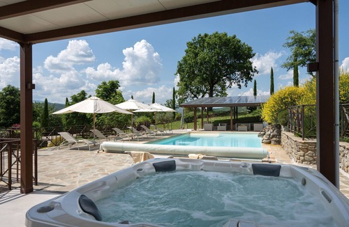 Subbiano Villa | Private Villa with WIFI, hot tub, A/C, private pool, TV, patio, panoramic view, close to Arezzo