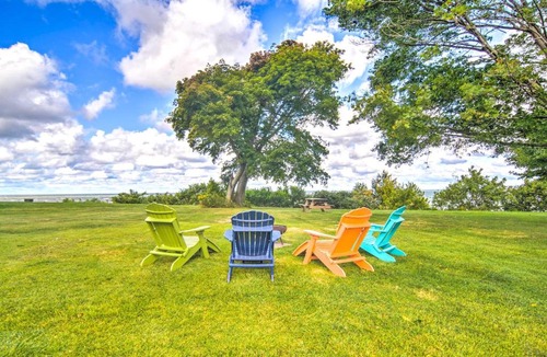 Ashtabula House | Private Waterfront Lake Erie Home w/BBQ Patio