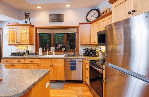 Egg Harbor Cabin | Private, Wooded Lot - Sleeps 10 - Asher Manor