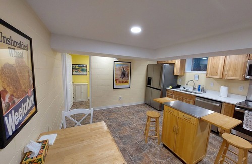 Bloomington House | Prof's Place: by IU Stadium, Griffy Lake/Woods