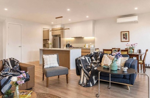 Oakleigh House | Puddings Home Brand New 4BR Townhouse in Oakleigh