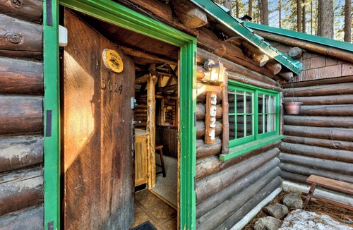 South Lake Tahoe Cabin | Quaint and authentic Log Cabin near the Lake!