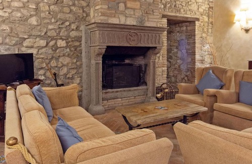 Canalicchio House | Quaint Holiday Home in Collazzone with Sauna & Whirlpool
