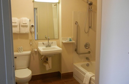 Holland Hotel | Quality Inn Holland - Toledo