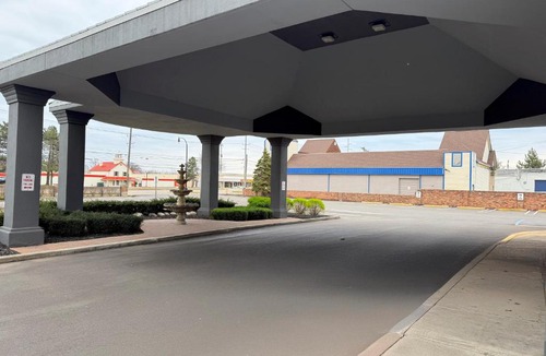 Livonia Hotel | Quality Inn & Suites Banquet Center