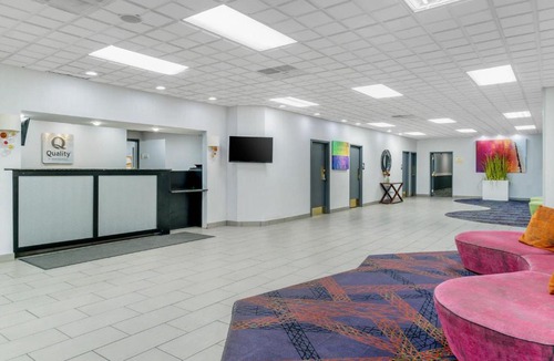 Livonia Hotel | Quality Inn & Suites Banquet Center