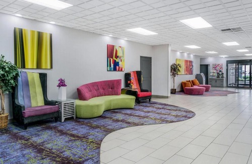 Livonia Hotel | Quality Inn & Suites Banquet Center