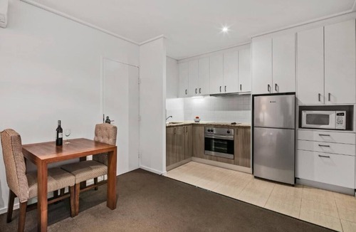 East Melbourne Apartment | Quest Jolimont