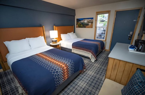 Mammoth Lakes Hotel | Quiet Alpine Escape Near Lakes, Ideal Base for Hiking & Mammoth Ski Trips