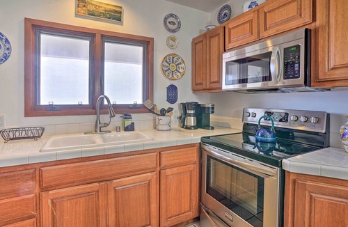 Avalon Condo | Quiet Avalon Getaway Villa w/Ocean View & Balcony