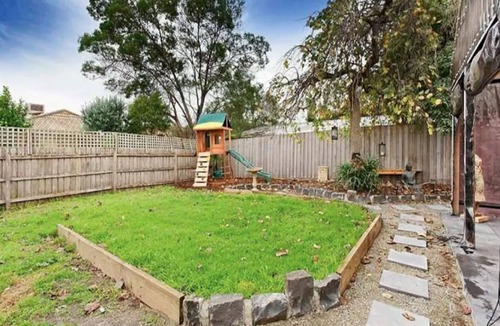 Chelsea House | Quiet clean house near some of Melbourne Best beaches