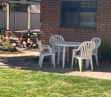 Mildura House | Quiet court easy stroll shops 500 metres from Centro