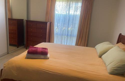 Mildura House | Quiet court easy stroll shops 500 metres from Centro