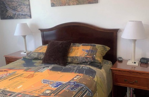 Keene House | "Quinn"tessential RailFan Accommodations 4 People 13& up. 2 Bedroom, 1 Bathroom