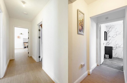 Quinton Apartment | Quinton 1st Flr Sleeps 7 HighSt 3min Prkg A-Rd