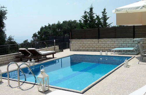 Perama Villa | R 3445 Villa Janus With Air Conditioning,Ceiling Fan &Welcome Drink.