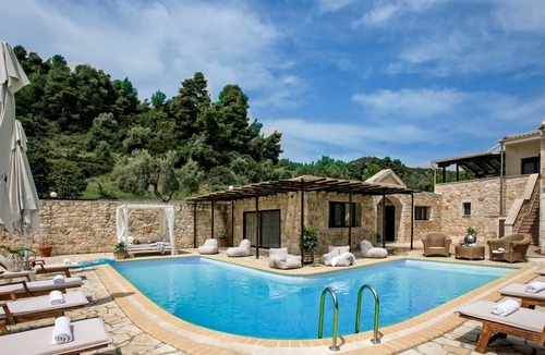 Nea Skioni Villa | R 656 Elegant 4 Bedroom Villa with Private Pool + 1 studio