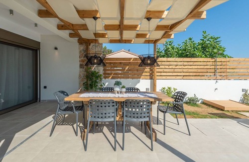 Psarou Villa | R 895 Beach Villa with Private Pool and Sea view BBQ Area Walking distance to the Beach.