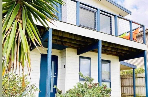 Sunderland Bay House | Racing Penguin Surf Grand Prix Walk Phillip Island