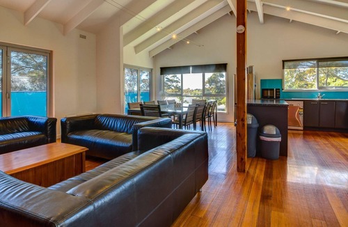 Cowes House | Raywood - sleeps up to 17
