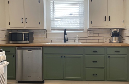 Perrysburg House | Recently renovated Perrysburg retreat