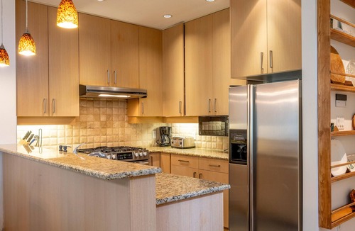 Nordic Estates House | Recently Updated | Ski-In/Out | Hot Tub | Garage | Managed by Aloha Whistler