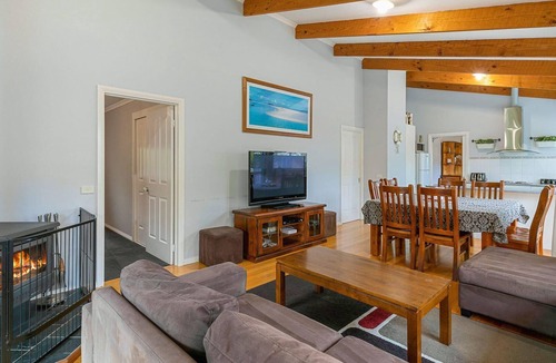 Cowes House | Red Rocks Villa - sleeps 12