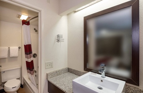 Maumee Hotel | Red Roof Inn Toledo - Maumee