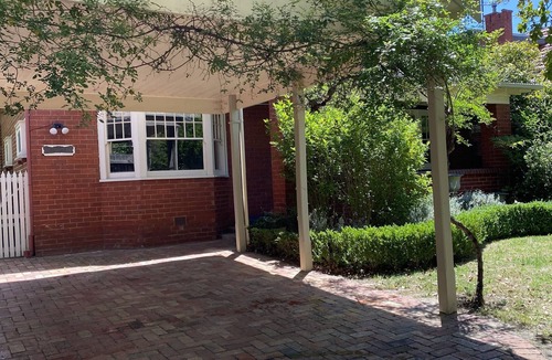 Camberwell House | Refined elegance close to transport, cafes, parks
