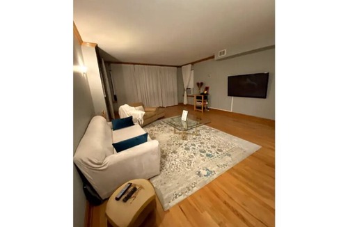 Chatham Apartment | Refreshingly Classic, Yet Charming 2200 sq. ft. Apartment Home Away From Home