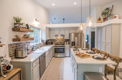 North Hilltop House | Relax and Unwind 4BR Hot Tub All You Need