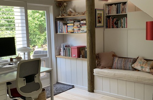 Mount Martha House | Relaxed Retreat - hot plunge pool, wood fire, pet friendly, 4pm Sun checkout.