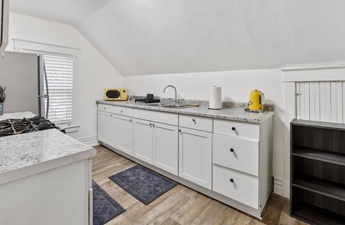 Bay City House | Renovated/Dog Friendly/4 bedrooms/Sleeps 9