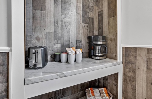 Bay City House | Renovated/Dog Friendly/4 bedrooms/Sleeps 9