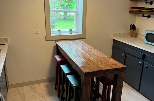 Suring House | Restored farm house by amazing Kelly Lake and all of it's amenities!