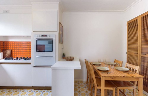 St. Kilda East Apartment | Retro 3BR Mid Century Apartment