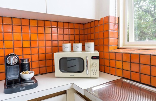 St. Kilda East Apartment | Retro 3BR Mid Century Apartment