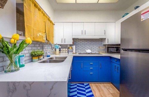 Three Rivers House | Retro River House! Waterfront, Firepit, BBQ, Gameroom, 1 min to Sequoia Park.