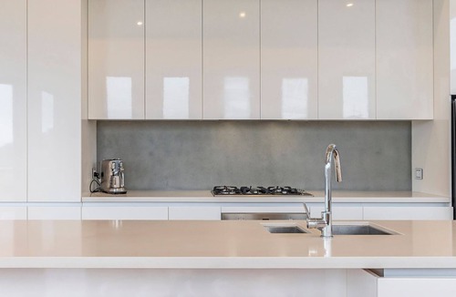 Warrnambool House | River Reveal overlooking the majestic Hopkins River